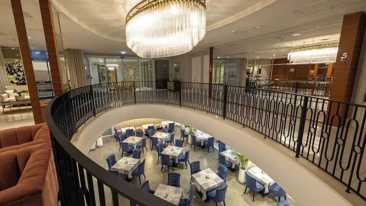 Royal Blue Hotel