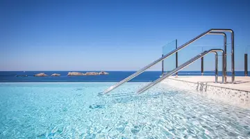 Royal Blue Hotel