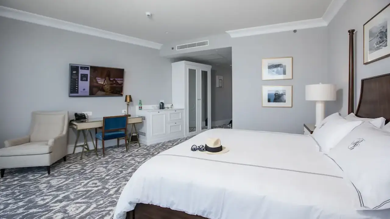Royal Blue Hotel