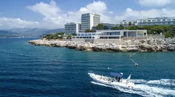 Royal Blue Hotel