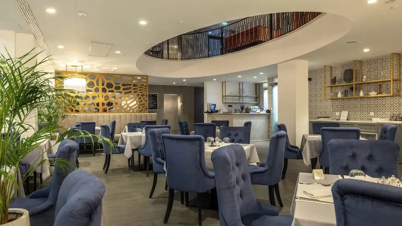 Royal Blue Hotel