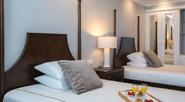 Royal Blue Hotel