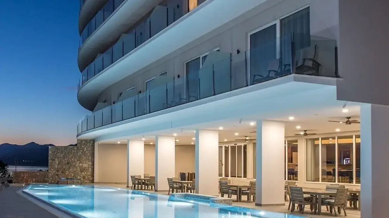 Royal Blue Hotel