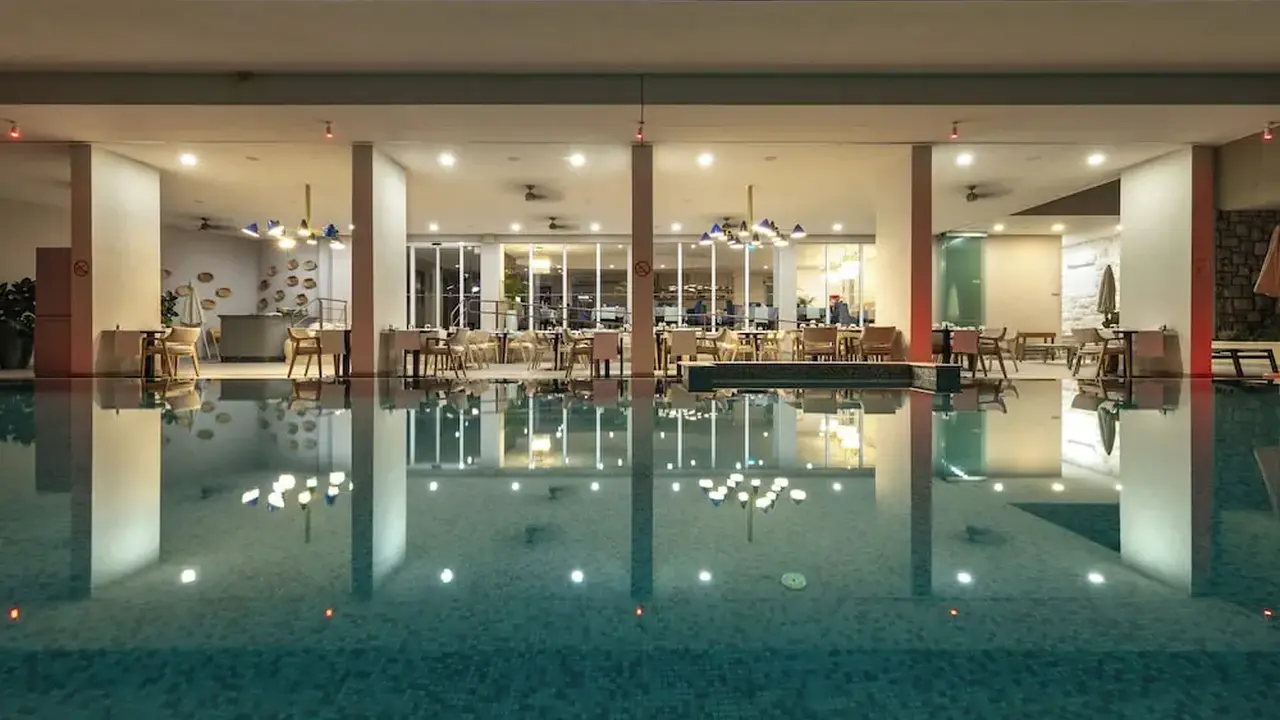 Royal Blue Hotel