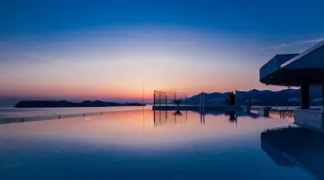 Royal Blue Hotel