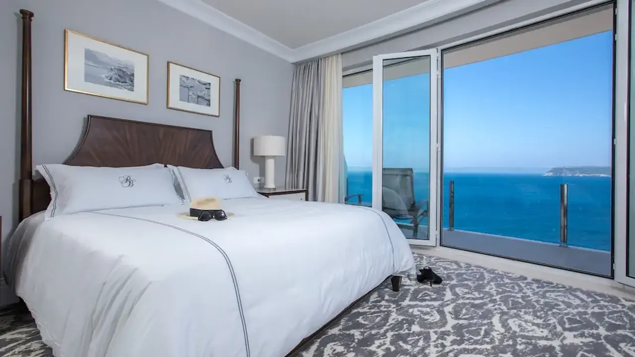 Royal Blue Hotel