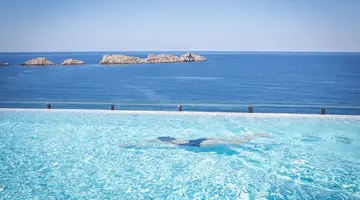Royal Blue Hotel
