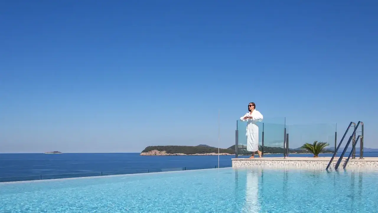 Royal Blue Hotel