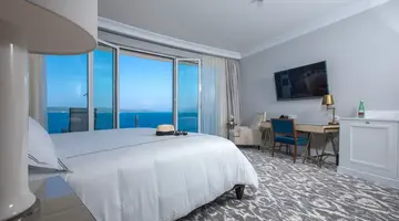 Royal Blue Hotel