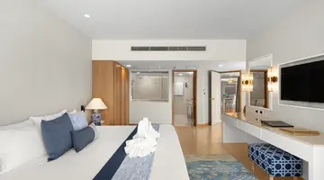 ROYAL CLIFF BEACH HOTEL
