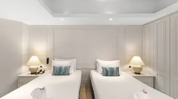ROYAL CLIFF BEACH HOTEL