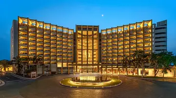 ROYAL CLIFF BEACH HOTEL