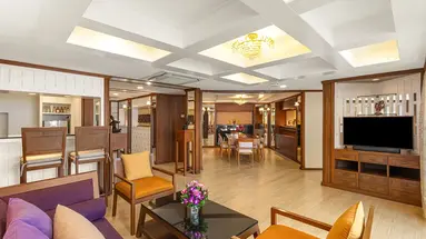 ROYAL CLIFF BEACH HOTEL