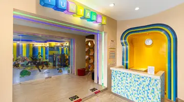 ROYAL CLIFF BEACH HOTEL