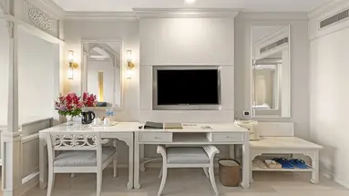 ROYAL CLIFF BEACH HOTEL
