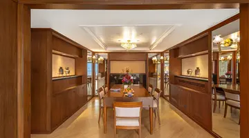 ROYAL CLIFF BEACH HOTEL