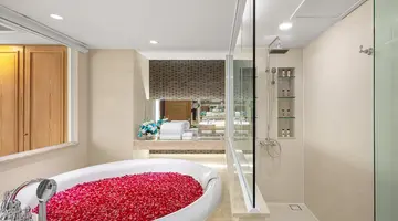 ROYAL CLIFF BEACH HOTEL