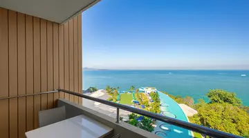 ROYAL CLIFF BEACH HOTEL