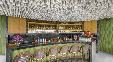 ROYAL CLIFF BEACH HOTEL