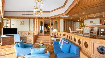ROYAL CLIFF BEACH HOTEL