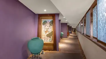 ROYAL CLIFF BEACH HOTEL