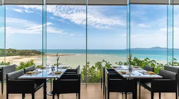 ROYAL CLIFF BEACH HOTEL