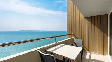 ROYAL CLIFF BEACH HOTEL
