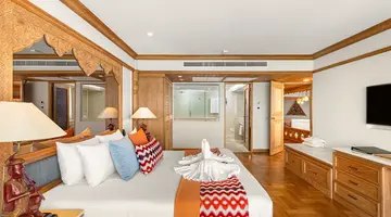 ROYAL CLIFF BEACH HOTEL