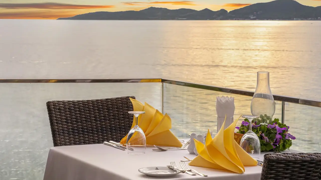 ROYAL CLIFF BEACH TERRACE