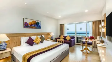 Royal Cliff Beach