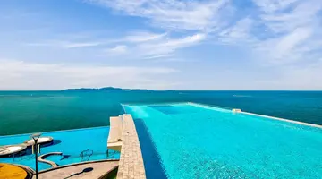 Royal Cliff Beach