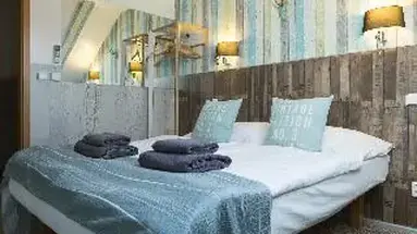 Royal Court Hotel
