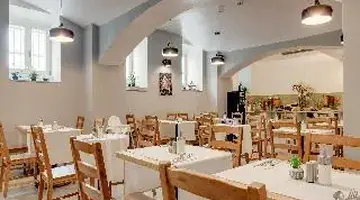 Royal Court Hotel