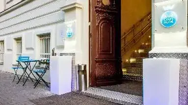 Royal Court Hotel