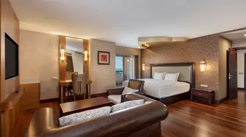 ROYAL DRAGON HOTEL