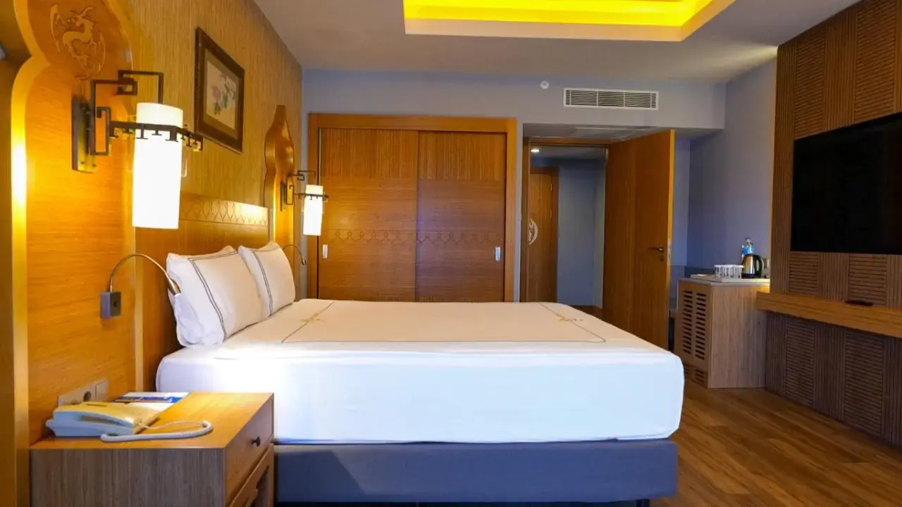 ROYAL DRAGON HOTEL