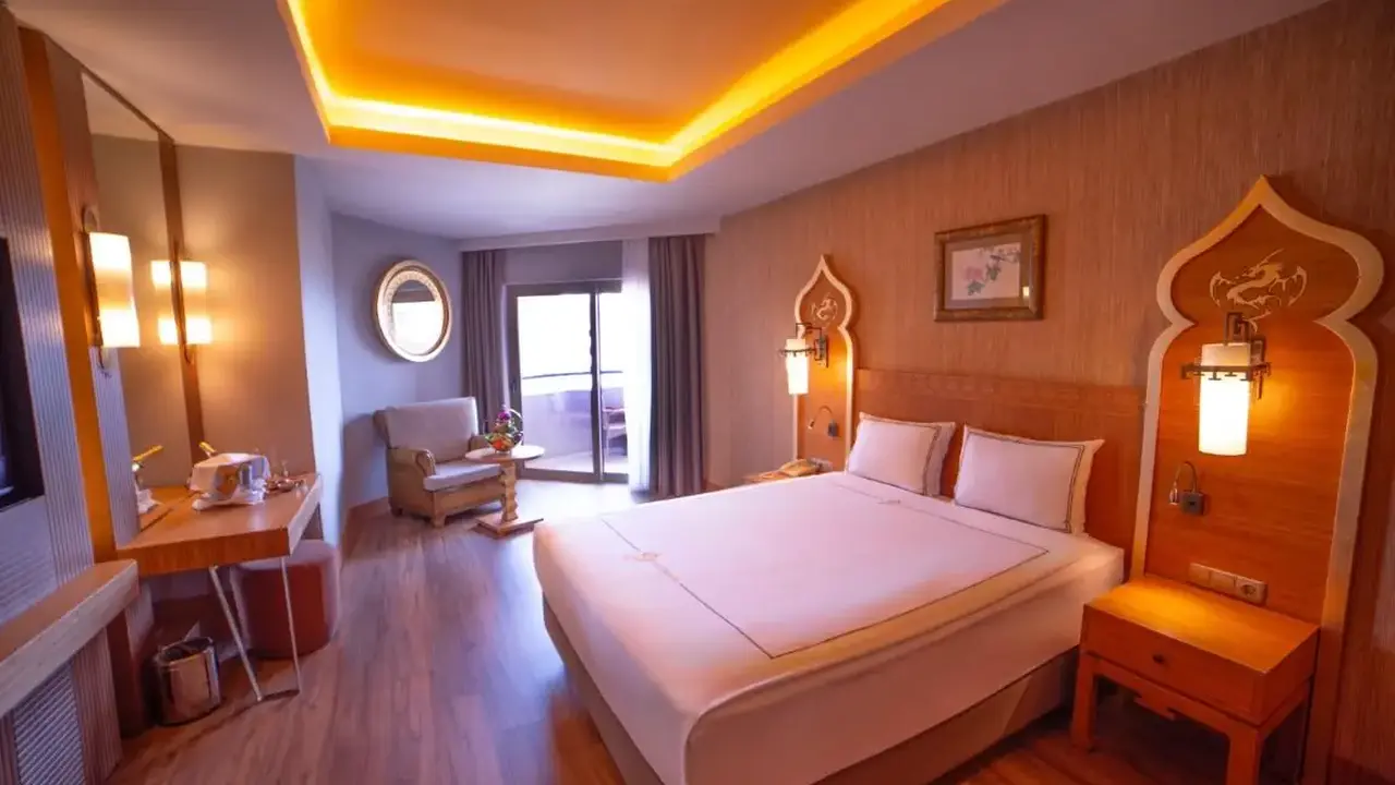 ROYAL DRAGON HOTEL
