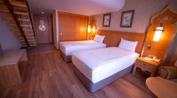ROYAL DRAGON HOTEL