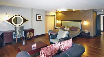 Royal Dragon Hotel