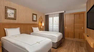 ROYAL DRAGON HOTEL
