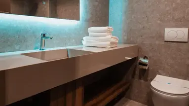 Royal G Deluxe Hotel