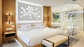 ROYAL HIDEAWAY CORALES BEACH (ADULTS ONLY 16+)