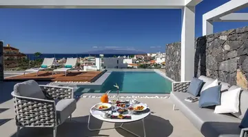 ROYAL HIDEAWAY CORALES SUITES