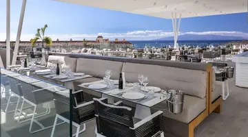 ROYAL HIDEAWAY CORALES SUITES