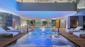 ROYAL HIDEAWAY CORALES SUITES