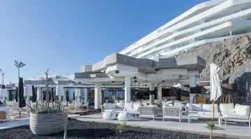 ROYAL HIDEAWAY CORALES SUITES