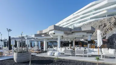 ROYAL HIDEAWAY CORALES SUITES