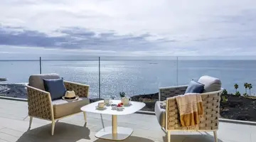 ROYAL HIDEAWAY CORALES SUITES