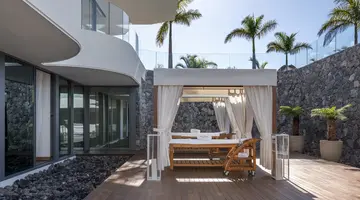 ROYAL HIDEAWAY CORALES SUITES