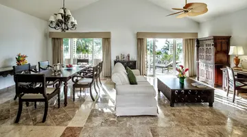 Royal Hideaway Playacar